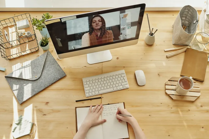 Online-Interview für einen Bewerber