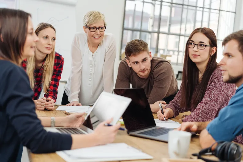 Gruppensitzung mit einem Tutor