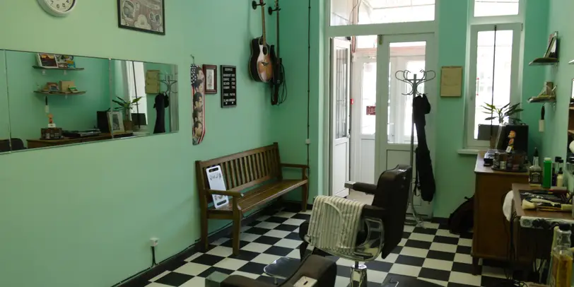 Point Barbershop photo 1