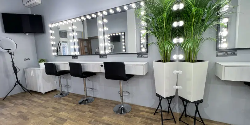 Yakim make-up studio photo 1