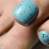 Ablösen + Pediküre + einfarbige Beschichtung mit Shellac