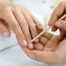 Зняття штучних нігтів