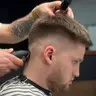 Чоловіча класична стрижка
