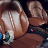Limpieza en seco de asientos de cuero