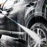 Lavado de coche afuera