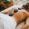 Hot-Stone-Massage mit Thaimassage - 120 Minuten