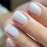 Maniküre mit Base Schellack oder Farbe (kurz)