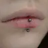 PIERCING BOCA: Vertical Labret