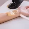 Arme bis zum Ellbogen