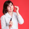 Корекція та фарбування брів хною