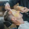 Gesichtspflege mit Dampf und Maske