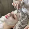 Klassische Gesichtspflege (Peeling, Reinigung, Maske, Ampulle, Massage)