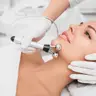 Mikrostrombehandlung mit Niederfrequenz gegen schlaffe Haut / Tratamiento con microcorrientes para