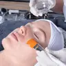 Gesichtsbehandlung mit chemisches Peeling (Fruchtsäurepeeling)