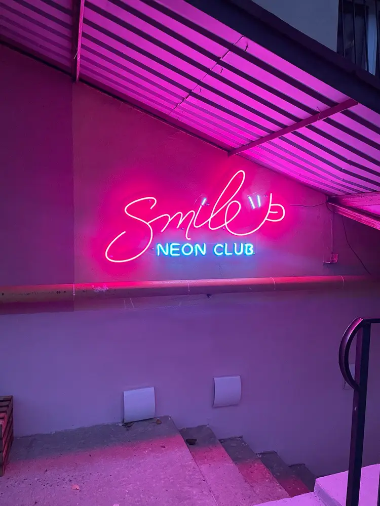 SMILE Neon CLUB photo 1