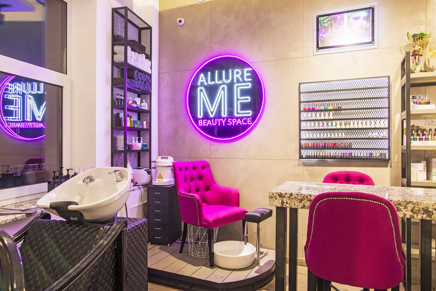 ALLURE ME photo 5