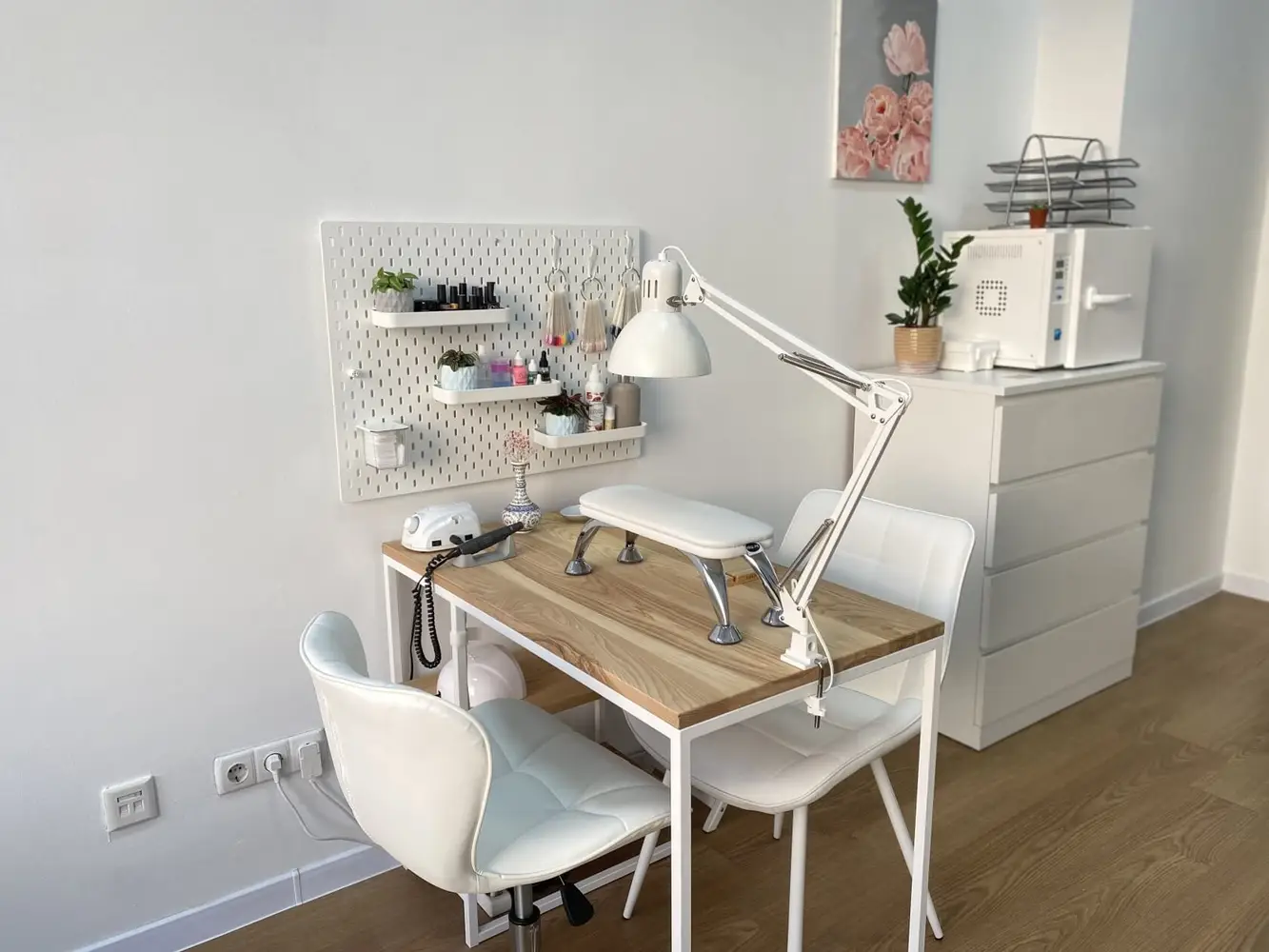 Akperova Nail Studio - Манікюр, педикюр, нарощування нігтів photo 1