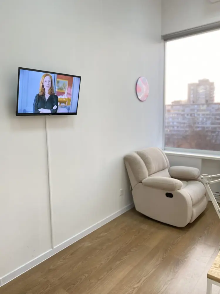 Akperova Nail Studio - Манікюр, педикюр, нарощування нігтів photo 14