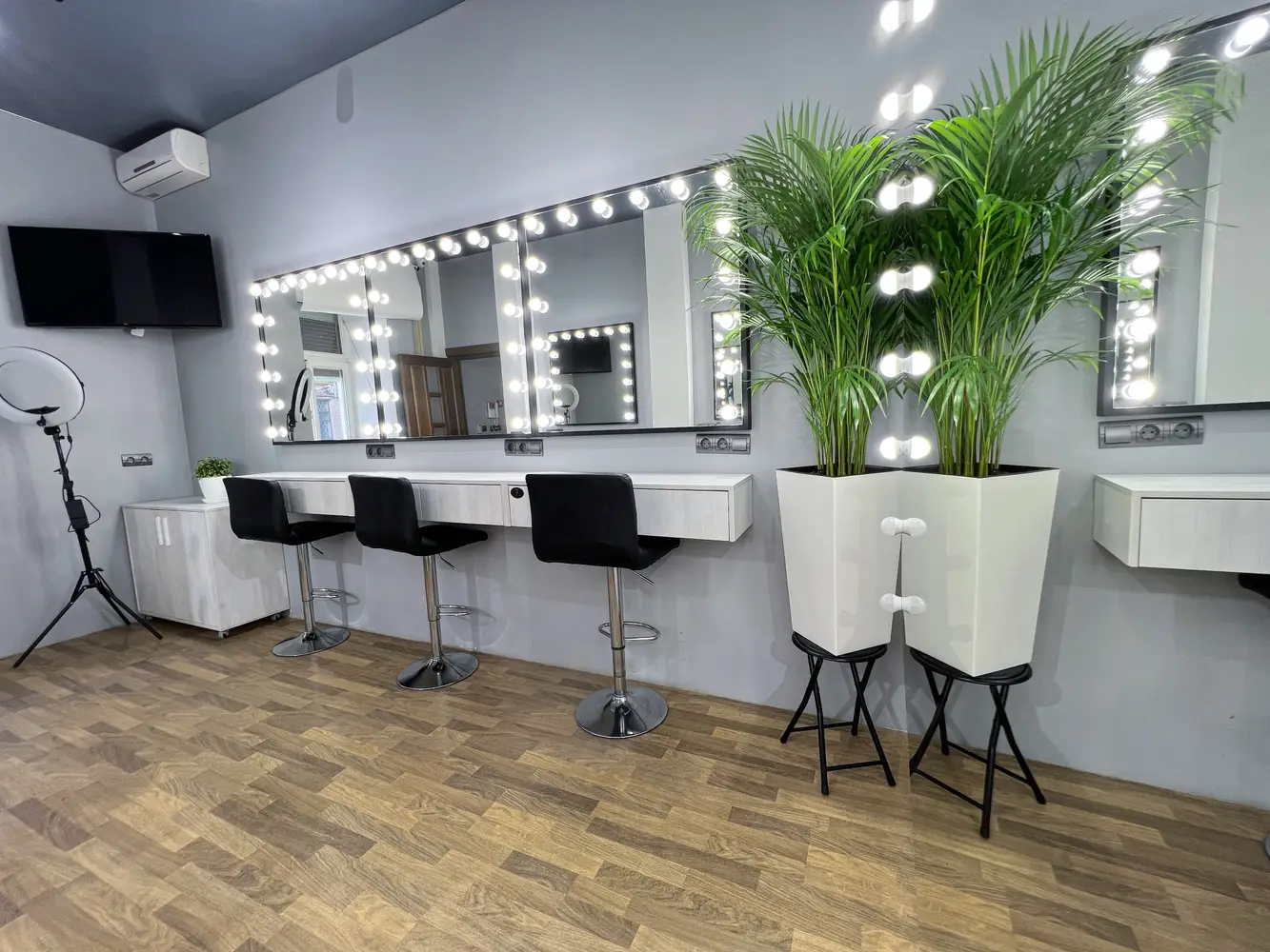 Yakim make-up studio photo 1