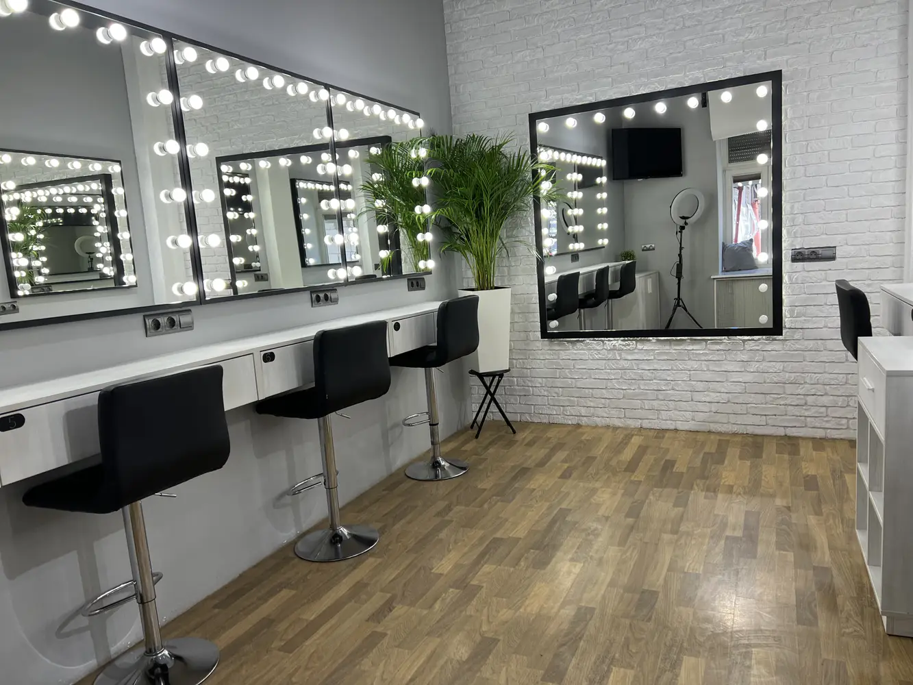 Yakim make-up studio photo 3