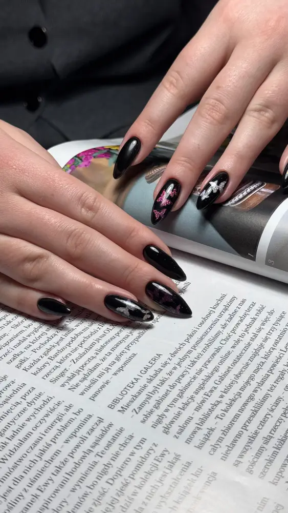 Nail Artist photo 4