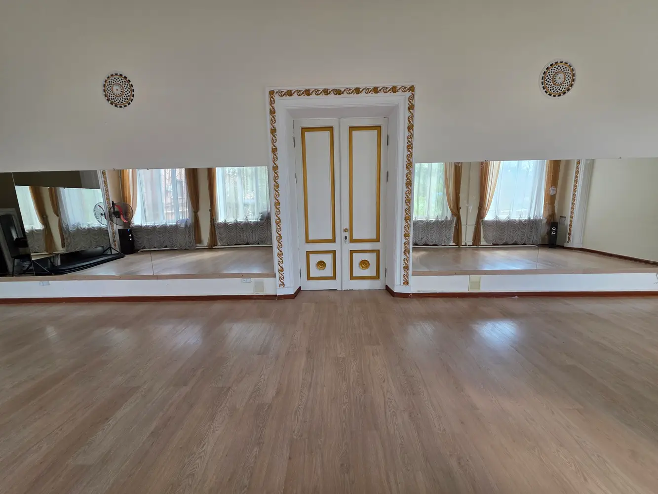 ELITE DANCE STUDIO · Поштовий 40, мала зала photo 4