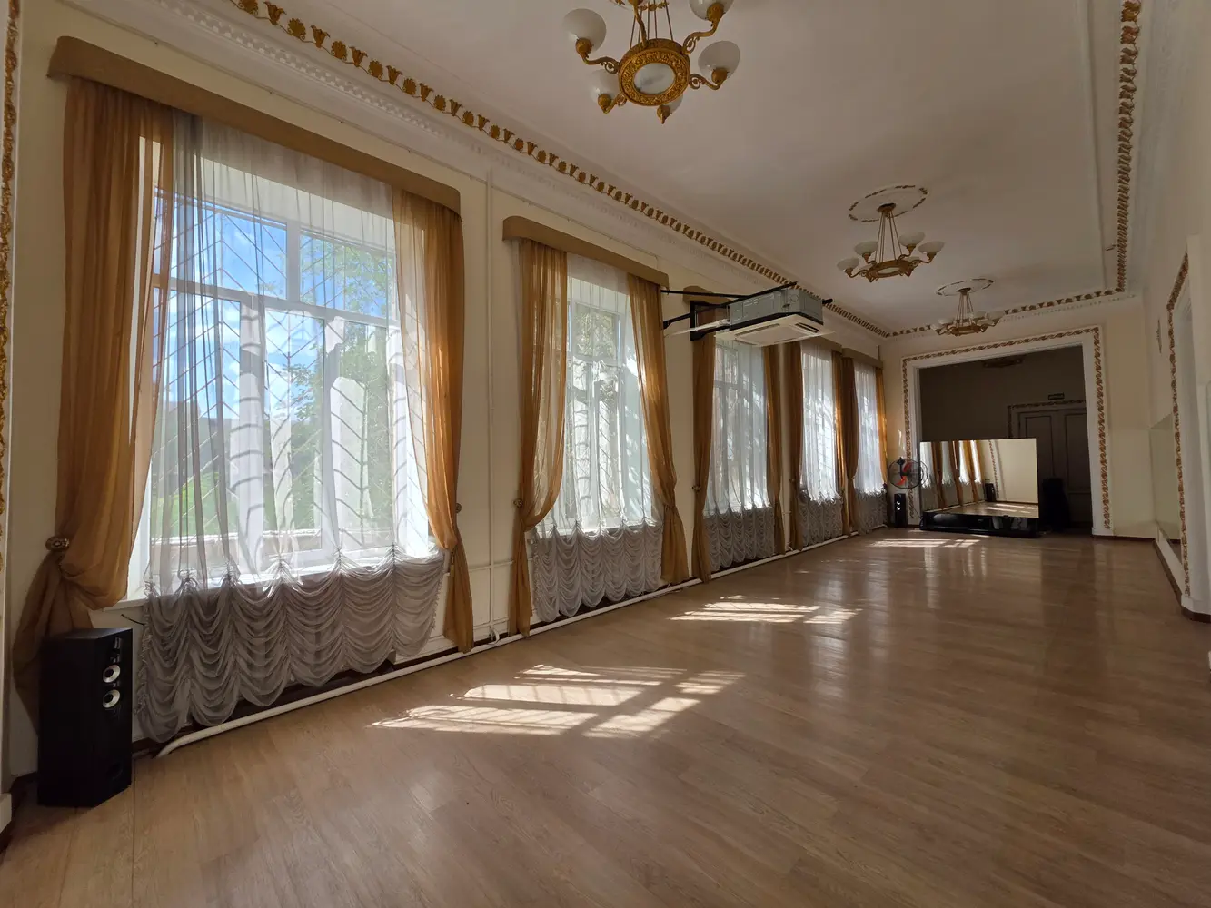 ELITE DANCE STUDIO · Поштовий 40, мала зала photo 1