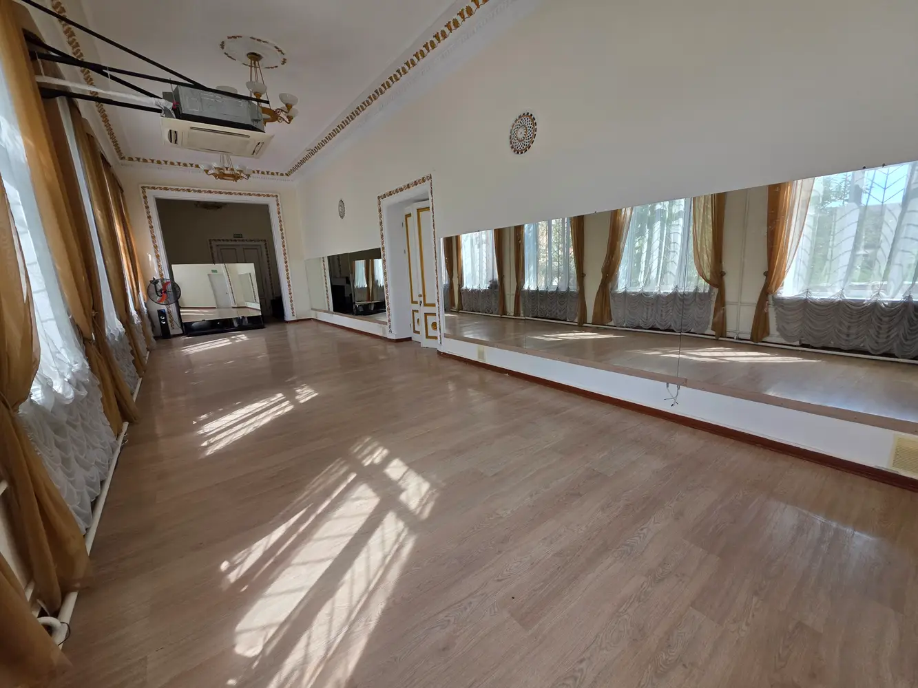 ELITE DANCE STUDIO · Поштовий 40, мала зала photo 2