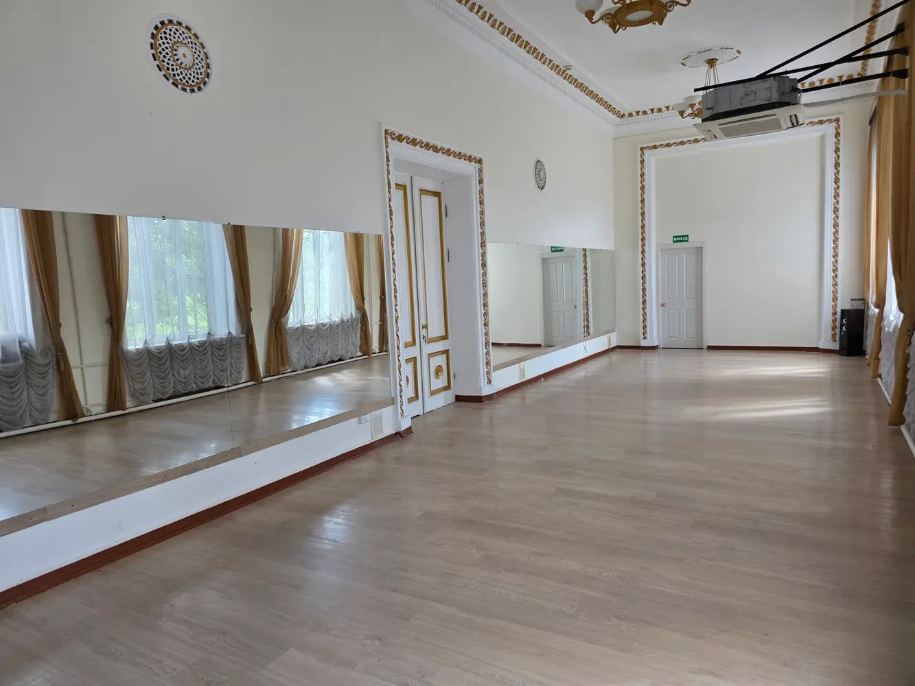 ELITE DANCE STUDIO · Поштовий 40, мала зала photo 3