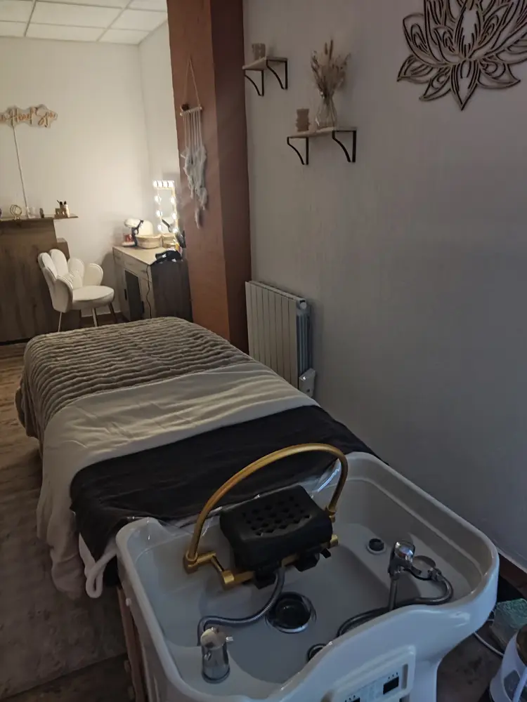 Marine head spa photo 3