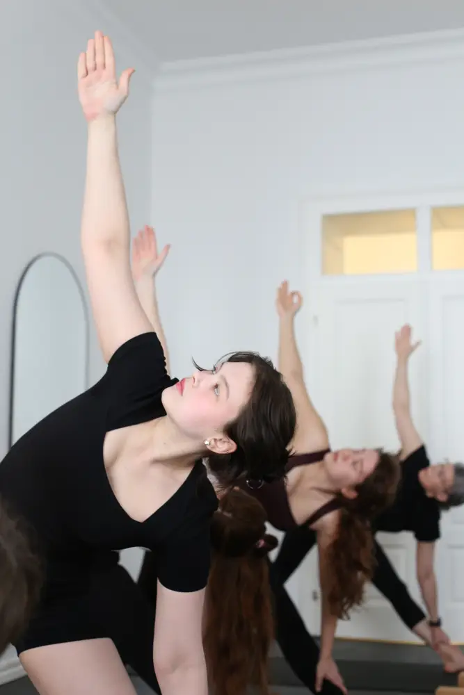 Vikki Yoga photo 5
