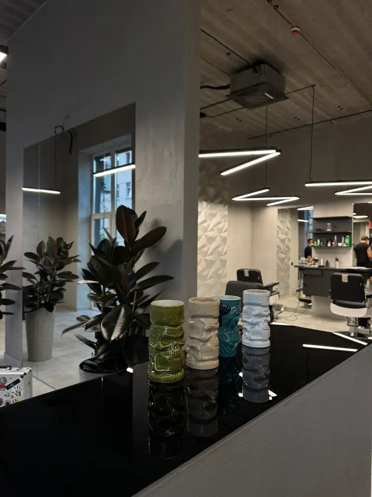 Strand barbershop photo 6