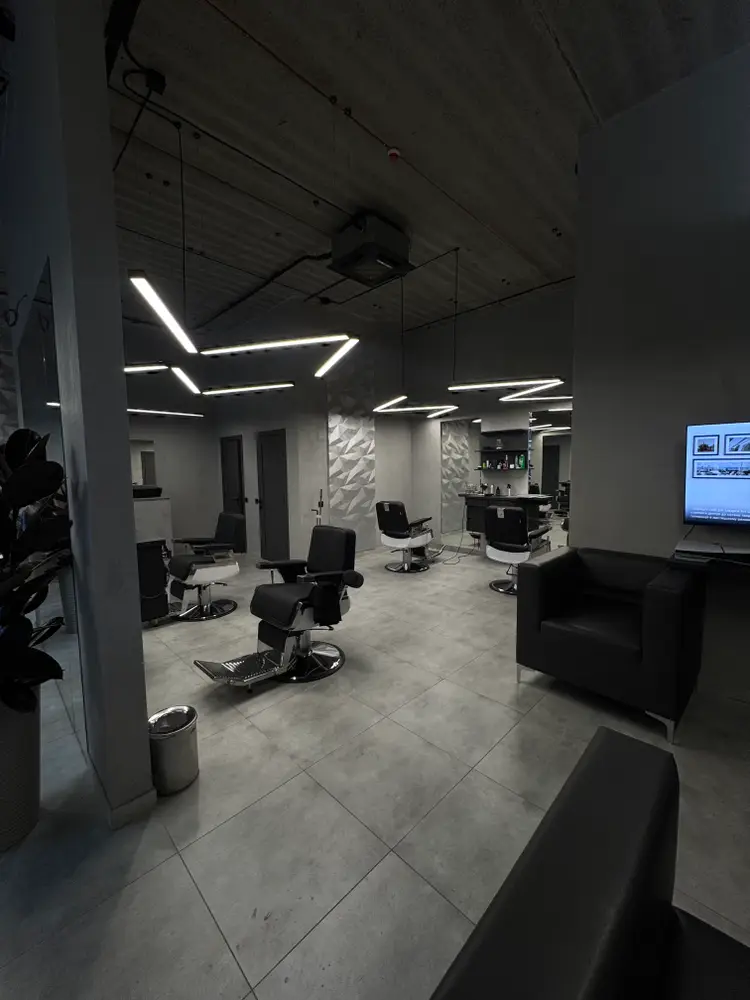 Strand barbershop photo 7