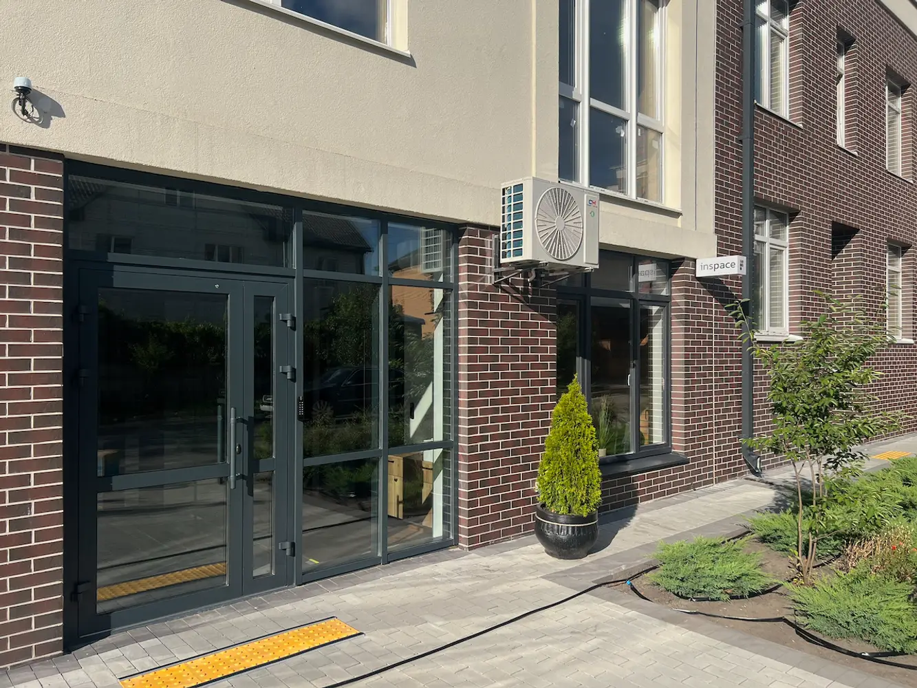inspace photo 1